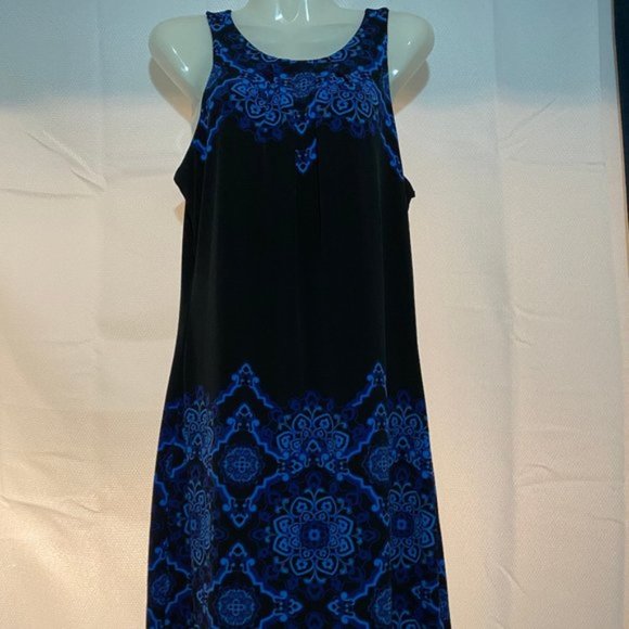 White House Black Market Dresses & Skirts - WHBM Blue Medallion Printed Shift Jersey Dress M